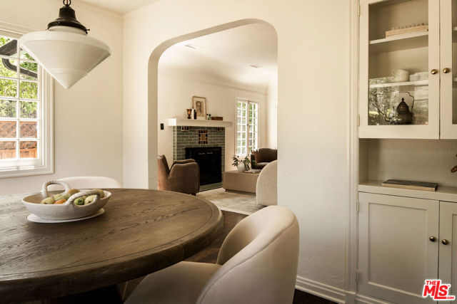 264 Robinson Road, Pasadena CA: https://media.crmls.org/mediaz/662f45d5-68ea-4384-bacc-c27201712cc3.jpg