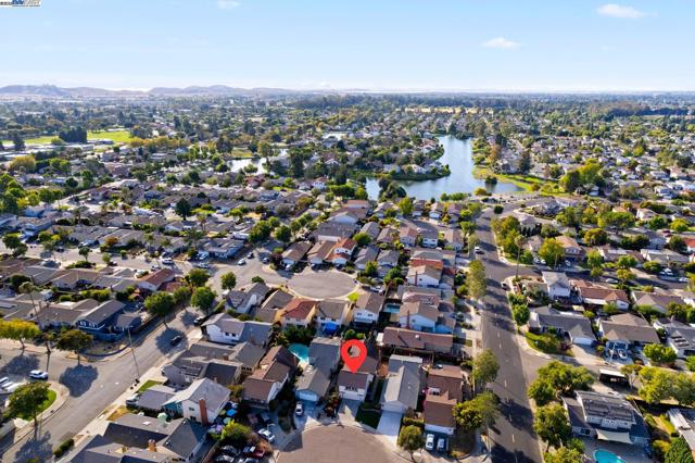 5139 Dryden Ct, Newark CA: https://media.crmls.org/mediaz/662f920b-2f38-4839-8a53-6455e1a926cf.jpg