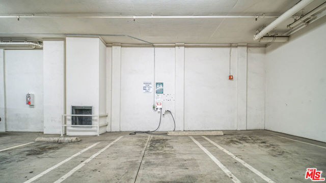 12222 WILSHIRE Boulevard, Los Angeles CA: https://media.crmls.org/mediaz/662fea36-55db-4687-b657-439f3e15e081.jpg