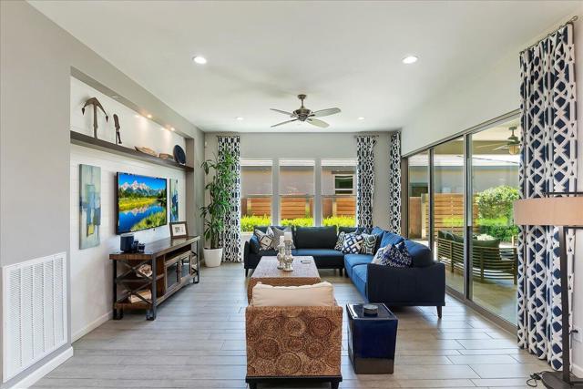 51678 Hawthorne Court, Indio CA: https://media.crmls.org/mediaz/6630c749-47c4-4b4f-b09c-2d4c8097c141.jpg