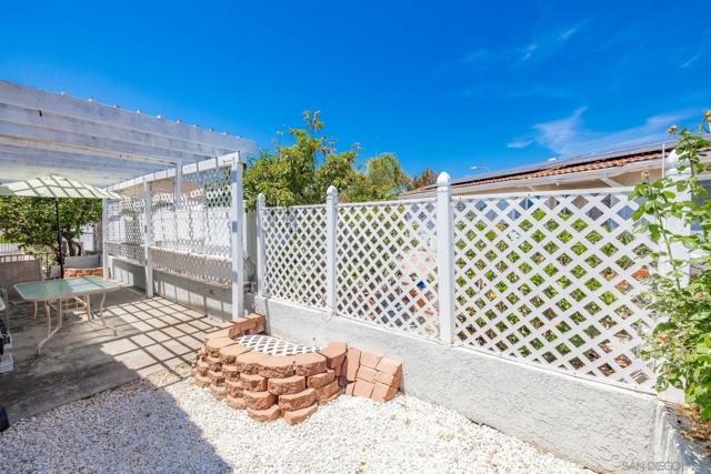 2010 W San Marcos Blvd, San Marcos CA: https://media.crmls.org/mediaz/66310754-baef-4fe7-beab-a6f061882288.jpg