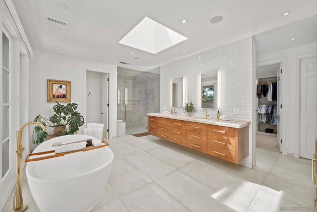5354 El Camino Del Norte, Rancho Santa Fe CA: https://media.crmls.org/mediaz/66311bf3-f6a5-44a5-ae23-41a8891e2dbe.jpg