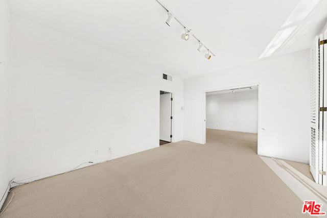 4454 Ventura Canyon Avenue, Sherman Oaks CA: https://media.crmls.org/mediaz/66314bb2-114b-449c-b129-e984fc5b0ad7.jpg