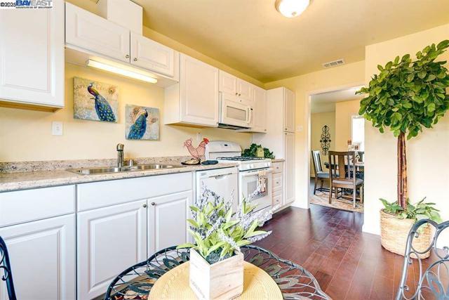 27895 Bruno St, Hayward CA: https://media.crmls.org/mediaz/6631702a-a6c4-4e85-96a0-6562e8ecf717.jpg