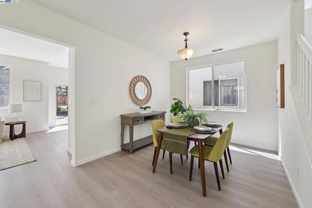 99 Elder Dr, Pacheco CA: https://media.crmls.org/mediaz/6632228c-fef5-4e77-af64-e0afc45dae6b.jpg
