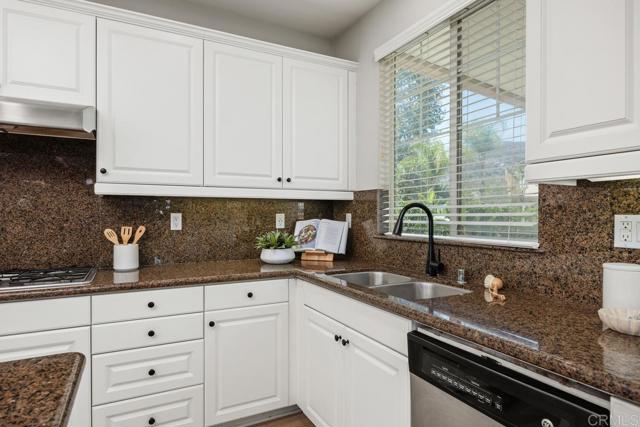 4016 Lake Shore Lane, Fallbrook CA: https://media.crmls.org/mediaz/66325bb1-2187-43dd-838f-7a7ed9ce3070.jpg