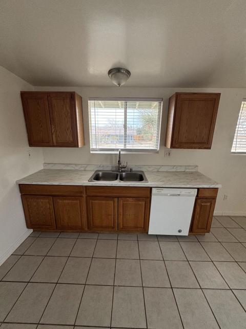 5958 El Reposo Street, Joshua Tree CA: https://media.crmls.org/mediaz/6632f631-5e26-4bca-9fe5-6c997326e827.jpg