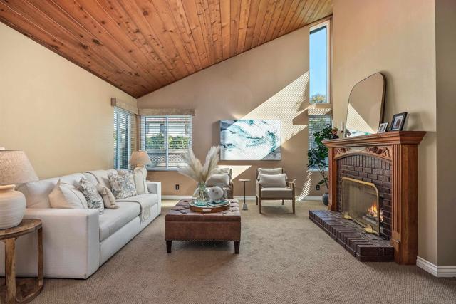 Detail Gallery Image 4 of 32 For 458 3rd St, Encinitas,  CA 92024 - 3 Beds | 3 Baths