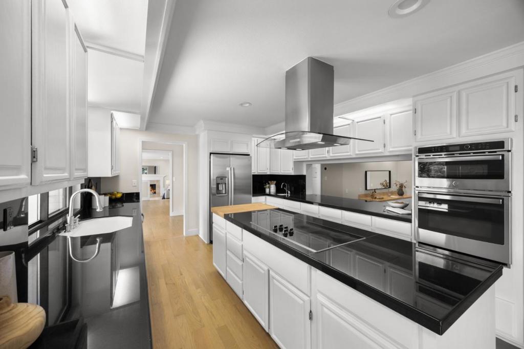 https://media.crmls.org/mediaz/6633f743-8a17-48a7-bbcb-ae91d8822bca.jpg?preset=X-Large
