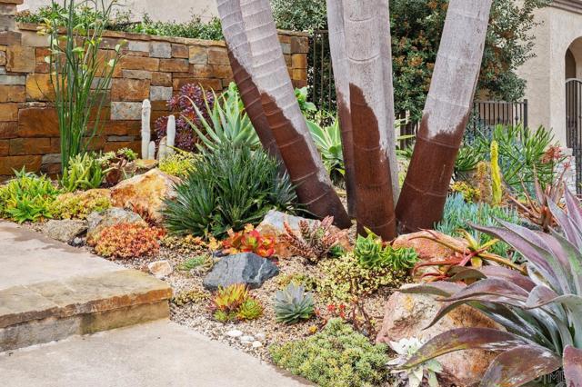 7521 Navigator Circle, Carlsbad CA: https://media.crmls.org/mediaz/6634004f-4909-49bf-99b5-89465d733b57.jpg