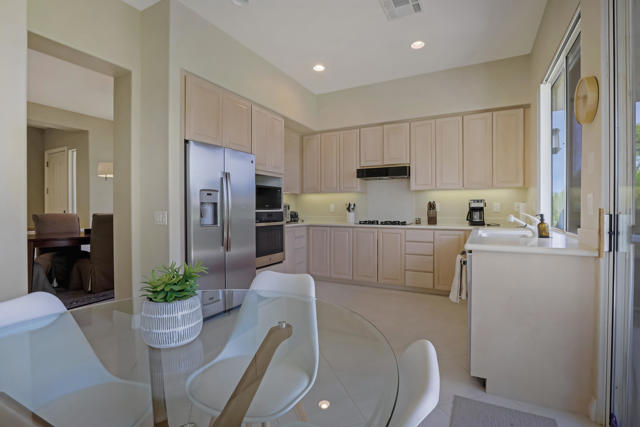 425 Desert Holly Drive, Palm Desert CA: https://media.crmls.org/mediaz/66350f37-3e35-4b87-a1cf-3259b6baae60.jpg