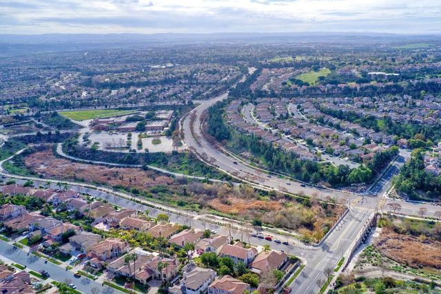 993 Hawthorne Creek Dr, Chula Vista CA: https://media.crmls.org/mediaz/66352168-d9a2-4713-b513-b61b38b0f0d7.jpg
