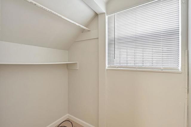1218 13th Avenue, Oakland CA: https://media.crmls.org/mediaz/66357237-f8ef-49c7-bfbc-7daf838dc78a.jpg