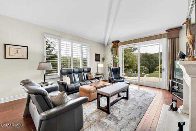 782 Emerson Street, Thousand Oaks CA: https://media.crmls.org/mediaz/66359bb4-1fea-48c9-9062-f92aeee22b9a.jpg