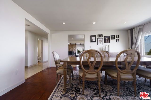 24880 Via Valmonte, Torrance CA: https://media.crmls.org/mediaz/6635e4c1-d4e6-480f-8498-e08e0fbd50af.jpg