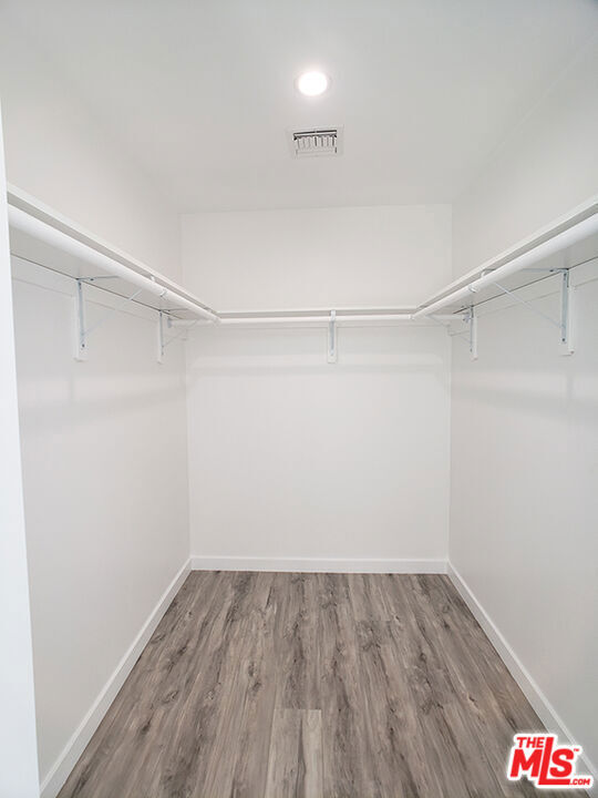 1229 S Kingsley Drive, Los Angeles CA: https://media.crmls.org/mediaz/6635e676-5d0e-4f54-aa11-65ec3b45683e.jpg