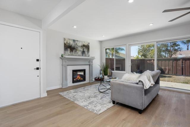 268 Festival Dr, Oceanside CA: https://media.crmls.org/mediaz/66360275-5370-445f-ba98-fefbf1af8224.jpg