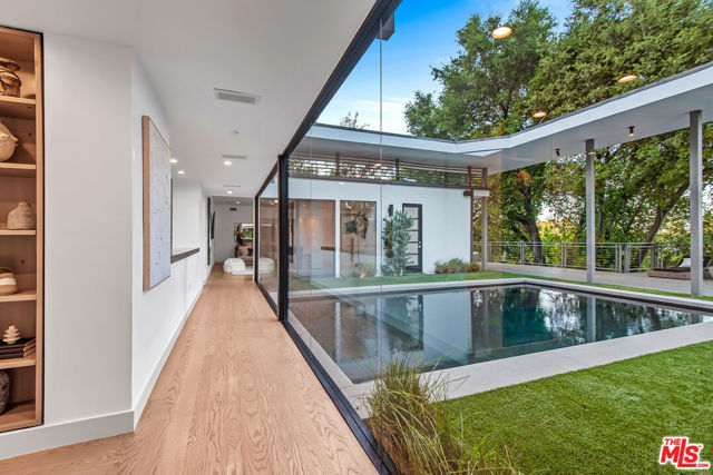 15941 Skytop Road, Encino CA: https://media.crmls.org/mediaz/6636a553-cb45-413a-a355-fb27b2231ed8.jpg