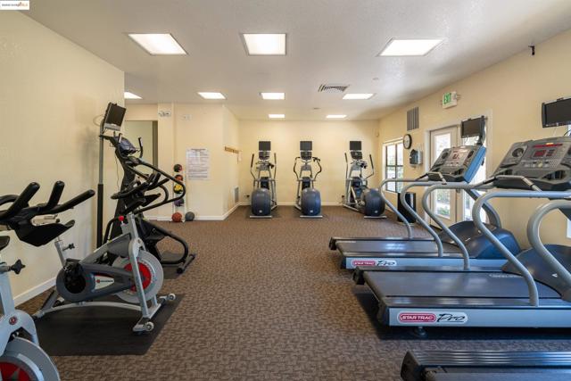197 Lakeshore Ct, Richmond CA: https://media.crmls.org/mediaz/6636ffa2-8484-4c9c-851a-05f31771d4cb.jpg
