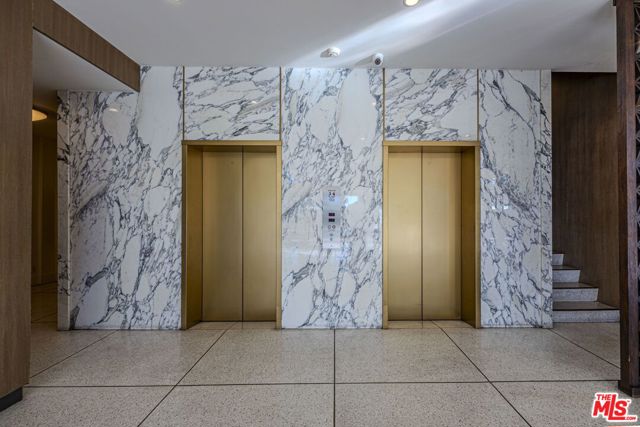 8787 Shoreham Drive, West Hollywood CA: https://media.crmls.org/mediaz/66371513-f84d-4de1-8008-736f64533935.jpg