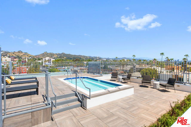 1001 N FAIRFAX Avenue, West Hollywood CA: https://media.crmls.org/mediaz/66377d3e-a950-4ef1-b83f-9e1e237bce06.jpg
