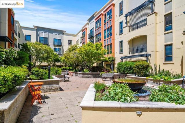 438 W Grand Ave, Oakland CA: https://media.crmls.org/mediaz/6637b205-82c9-4102-9db8-b724f325a9b9.jpg
