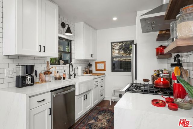 2108 Tavern Trail, Los Angeles CA: https://media.crmls.org/mediaz/6638d964-39c3-4416-b5e6-4b85937d4ccf.jpg