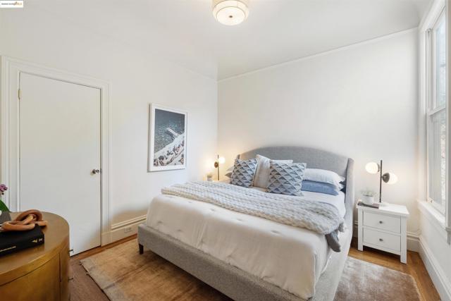 1402 15th St, San Francisco CA: https://media.crmls.org/mediaz/6638ffa6-0c1b-4ea6-a12d-301a41665dd4.jpg