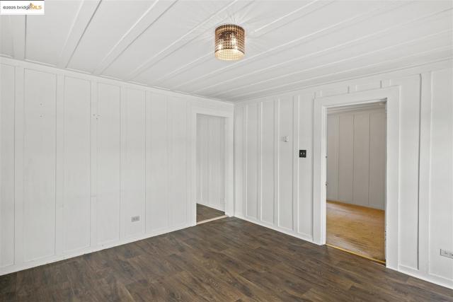 1406 Kains Ave, Berkeley CA: https://media.crmls.org/mediaz/66390f9f-2ac3-4436-882a-3e3407e3eca9.jpg