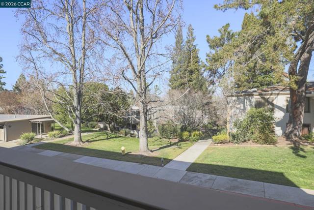 1525 Canyonwood Ct, Walnut Creek CA: https://media.crmls.org/mediaz/663953a4-5817-435a-8ad1-512eb6b0ccd5.jpg