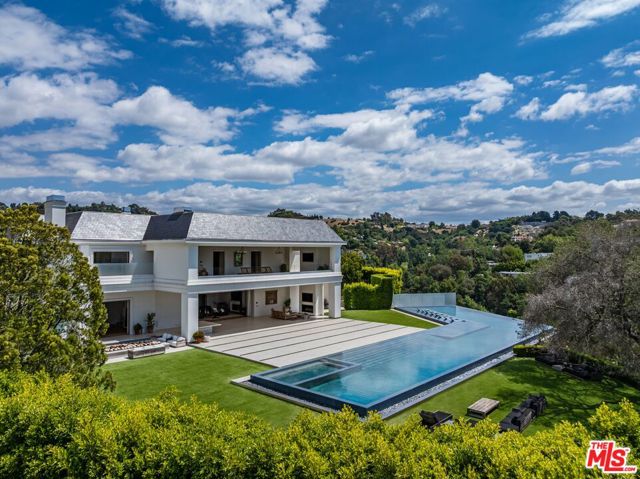 2571 Wallingford Drive, Beverly Hills CA: https://media.crmls.org/mediaz/66397646-ce17-40f5-bd7d-c2f82354432c.jpg