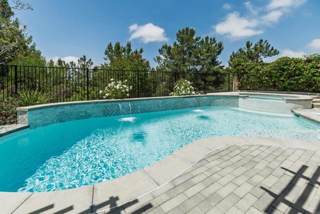 1569 Glencrest Drive, San Marcos CA: https://media.crmls.org/mediaz/66399dfb-7071-422f-9fe8-addda4469bc6.jpg