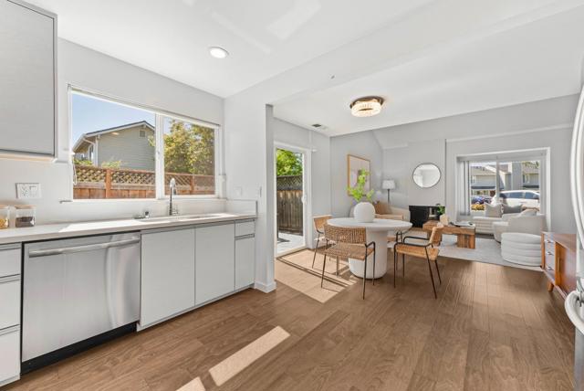 851 Peary Lane, Foster City CA: https://media.crmls.org/mediaz/6639a344-1b0c-4b93-9e7c-d2d0552a1acf.jpg