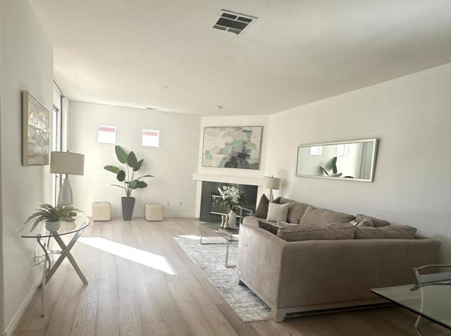 2573 Park Boulevard, Palo Alto CA: https://media.crmls.org/mediaz/6639f435-557f-4cac-b88e-7e28b4f766cd.jpg