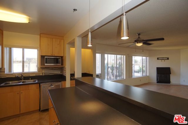 1033 6TH Street, Santa Monica CA: https://media.crmls.org/mediaz/663a36d8-d37d-4051-8427-e3e7541186ad.jpg