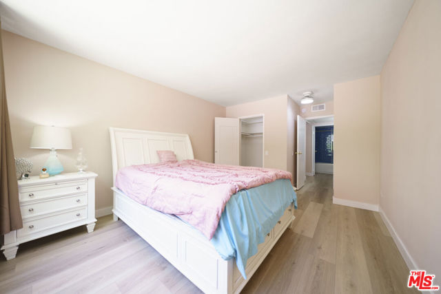 421 S La Fayette Park Place, Los Angeles CA: https://media.crmls.org/mediaz/663a5fc2-5865-408a-ae1c-309680aa0409.jpg