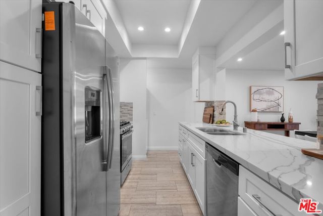 1650 Veteran Avenue, Los Angeles CA: https://media.crmls.org/mediaz/663a983a-788b-4b58-aee3-2890fe9fe6c9.jpg