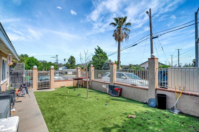 12004 06 Winter Gardens Dr, Lakeside CA: https://media.crmls.org/mediaz/663aa3f7-4965-4a47-9ee5-6df520730445.jpg