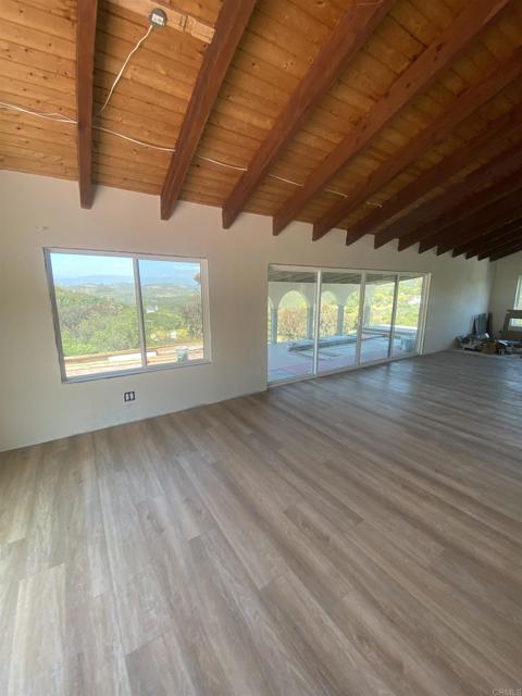 2918 Fairview Drive, Vista CA: https://media.crmls.org/mediaz/663b2d4d-6c95-449a-9fec-5fa7cbbbb754.jpg
