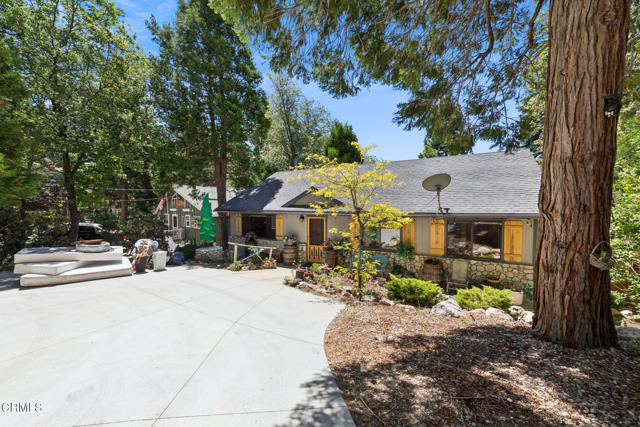 352 Cedarbrook Drive, Twin Peaks CA: https://media.crmls.org/mediaz/663b3db9-808f-4873-9c26-211542766df1.jpg
