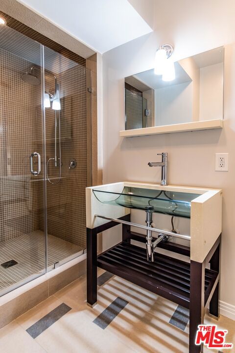 619 N RODEO Drive, Beverly Hills CA: https://media.crmls.org/mediaz/663be2d2-f8fe-4636-b131-fbfc99876a11.jpg