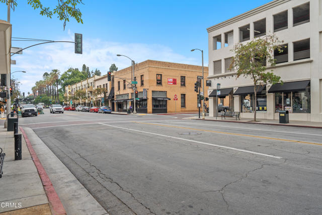 35 N Raymond Avenue, Pasadena CA: https://media.crmls.org/mediaz/663c146e-7953-4b6b-b6c3-30dc20c7ffee.jpg