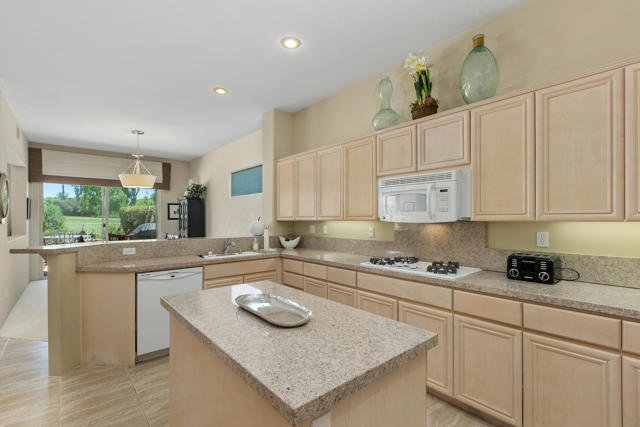 99 Kavenish Drive, Rancho Mirage CA: https://media.crmls.org/mediaz/663c1f68-940a-4c8d-9681-8b89ce91be1c.jpg