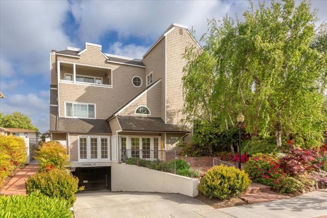 1233 Bellevue Avenue, Burlingame CA: https://media.crmls.org/mediaz/663c2c09-cb14-45db-8680-898ab413849e.jpg