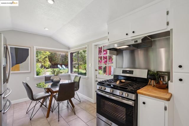 10 Wilding LN, Oakland CA: https://media.crmls.org/mediaz/663c2c19-06cc-4d75-be77-e3b895198454.jpg