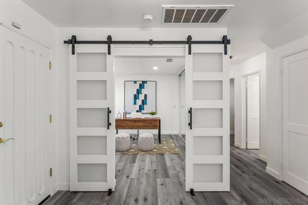 https://media.crmls.org/mediaz/663d147b-add3-4772-8399-e37cb6353c57.jpg?preset=X-Large