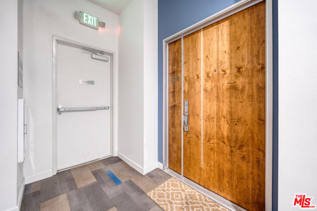 105 S Mariposa Avenue, Los Angeles CA: https://media.crmls.org/mediaz/663d4d13-e8b7-471b-a69d-6919eba1f3f7.jpg
