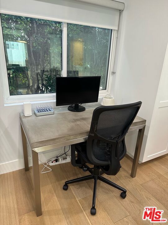 910 19th Street, Santa Monica CA: https://media.crmls.org/mediaz/663d5012-1a62-48ce-a74f-d7581cad9075.jpg