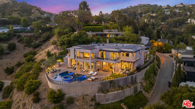 2501 Zorada Drive, Los Angeles CA: https://media.crmls.org/mediaz/663d5fb1-9897-4407-906f-056fc1b4dcb3.jpg