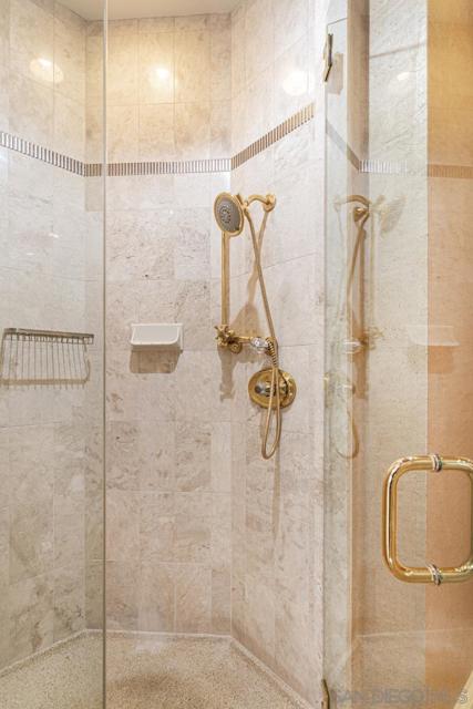 700 Front St, San Diego CA: https://media.crmls.org/mediaz/663d767b-eaa2-4681-8256-a0713be1ea84.jpg